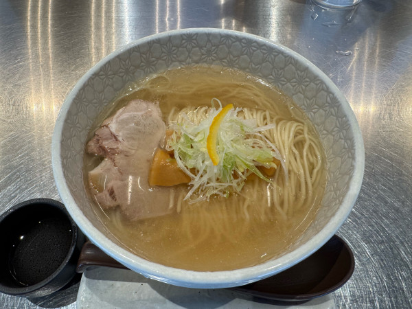 「豚塩煮干しそば」@中華そば まるじの写真