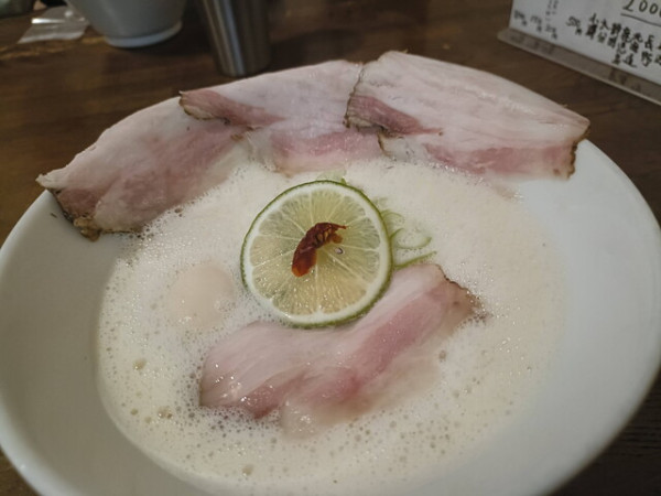 「限定鶏白湯ラーメン」@御忍び麺処 nakamuLab.の写真