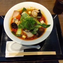 三種貝入り四川風 薬膳酸麻辣湯