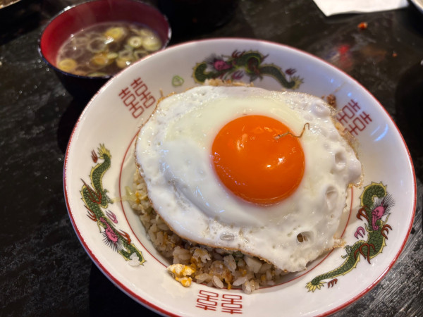 「チャーハン850円＆目玉焼きのせ+他いろいろ」@麺酒場 丸勝の写真
