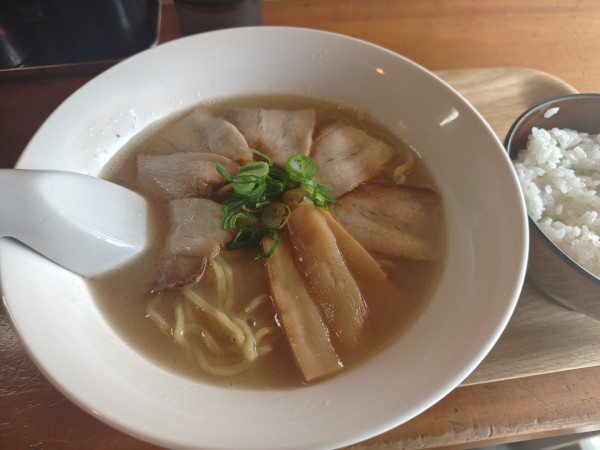 「チャーシューメン（並）850円 ライス（並）一杯無料」@麺屋 植月の写真