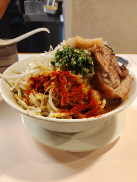 「ジャンボチャーシュー大（麺３００ｇ）」@成蹊前ラーメン 吉祥寺の写真