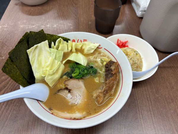 「うまいラーメン + なんこつチャーシュー + ミニチャーハン」@松福 下田店の写真