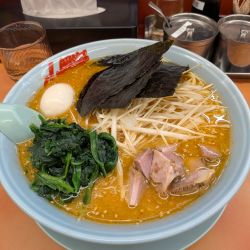 特製味噌ネギラーメン 味玉 ほうれん草 コロチャー 大盛り