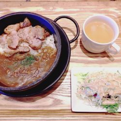 【ランチ】スペイン産栗豚カレー（白ご飯）　１２００円