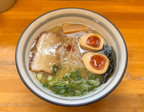 「牛骨ラーメン＋煮玉子」@麺屋 無双の写真