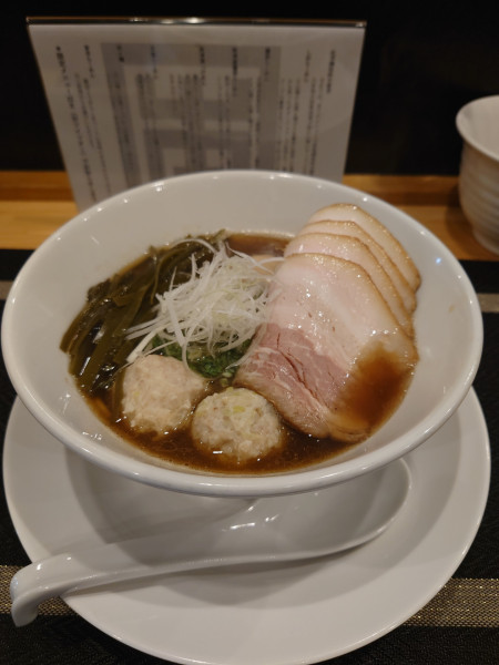 「特製醤油らーめん」@自家製麺ほんまの写真