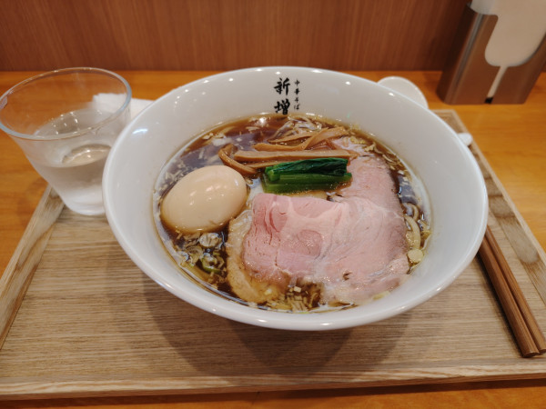 「鶏だし醤油燻製味玉入り¥1350」@中華そば 新増田の写真