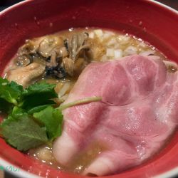 牡蠣味噌ラーメン(1400円)、白ご飯(150円)