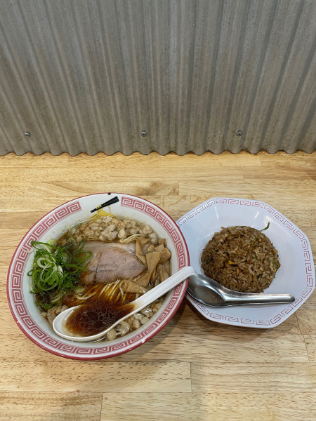 「尾道ラーメン＋半炒飯」@尾道ラーメン しょうやの写真
