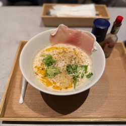 濃厚豚骨カルボナーラ麺