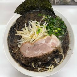黒らーめん(930円)