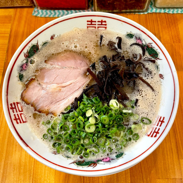 「豚骨ラーメン＋替玉」@てっちゃんの写真