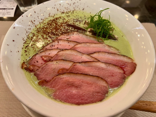 「京鴨と宇治抹茶のチョコらぁ麺1500円」@MENSHOの写真