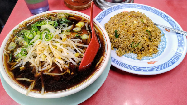 「中華そば(小)+ヤキメシ」@新福菜館 本店の写真