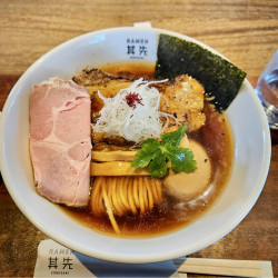 特製醤油ラーメン（1200円）＋TKMの鴨すきつけ麺（1300円）