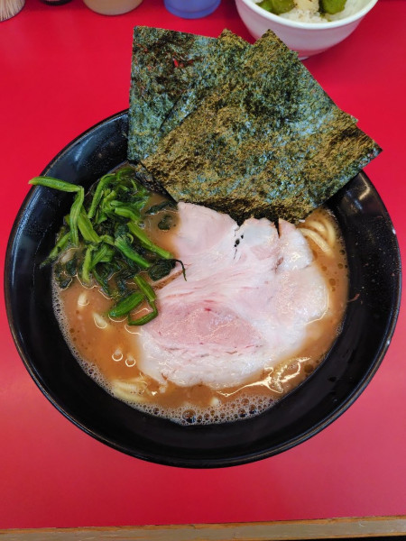 「ラーメン（並）（少なめ）」@横浜家系ラーメン 宮里家の写真