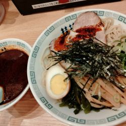 赤ざるラーメン