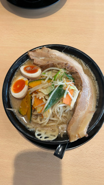 「一本角煮野菜味噌ラーメン」@とろこく味噌らーめん みそや源兵衛 インターパーク店の写真