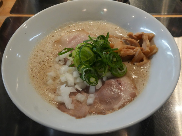「鶏白湯醤油ラーメン」@鶏之諺の写真