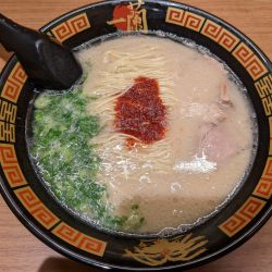 天然とんこつラーメン1080円と替玉210円×2
