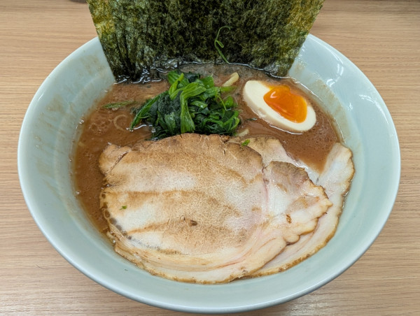 「特製ラーメン」@横浜ラーメン 武蔵家 明大前店の写真