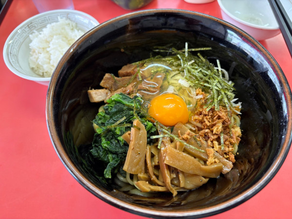 「まぜそば(並)850円+生卵50円＆半ライス100円」@ラーメン ひなた屋の写真