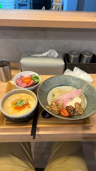「伊勢海老濃厚つけ麺1300円　和牛ローストビーフ丼500円」@柳橋さんりょうの写真