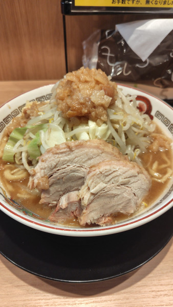 「ラーメン1000円、ニンニクアブラ」@ラーメン豚山 相模大野店の写真