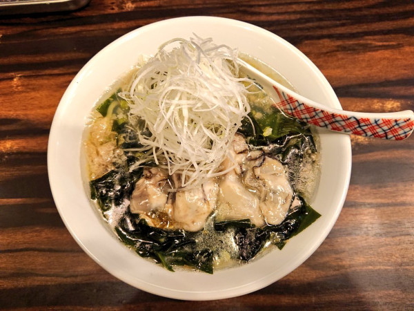「カキの漁師風らーめん」@稲荷屋の写真