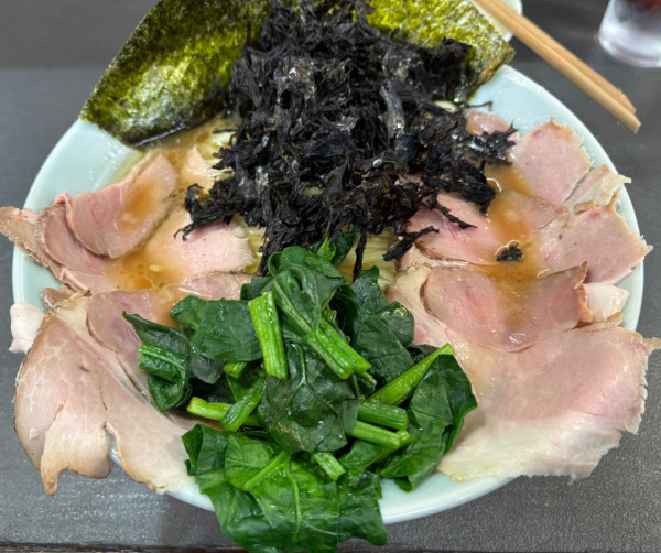 「チャーシュー麺 +ほうれん草 +岩海苔 +土鍋ご飯にコマチャ」@ラーメン邪道家の写真
