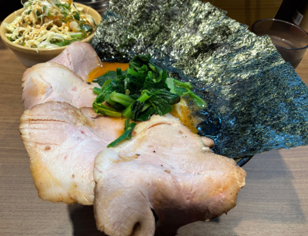 「チャーシュー麺 +海苔 +釜焼きチャーシュー丼」@末廣家の写真
