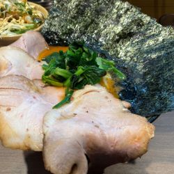 チャーシュー麺 +海苔 +釜焼きチャーシュー丼
