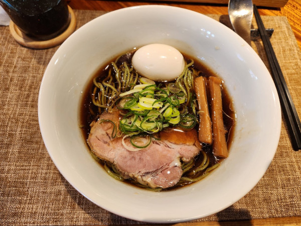 「醤油そば 特製白だしの味玉」@delishの写真