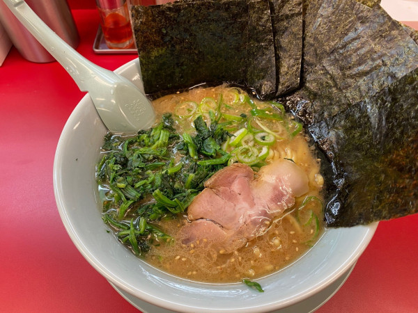 「味噌ラーメン（６９０円）＋クーポン海苔、ほうれん草」@ラーメン山岡家 阿見店の写真