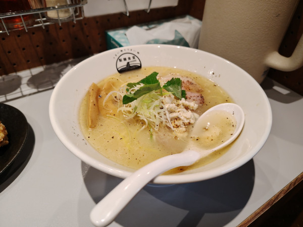 「鯛塩らぁめん¥950」@製麺食堂あぶみ 辻堂店の写真