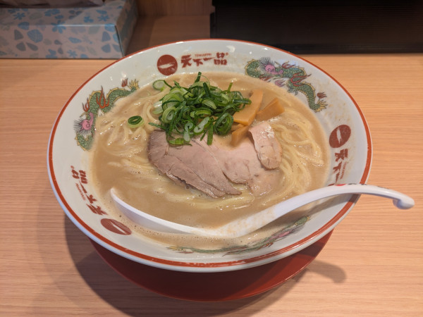 「らーめん（こってり）」@天下一品 新宿西口店の写真