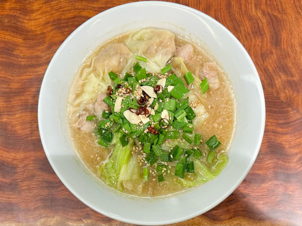 「★＜限定＞博多もつ味噌らーめん🍜¥1,400」@三馬路 東京店の写真