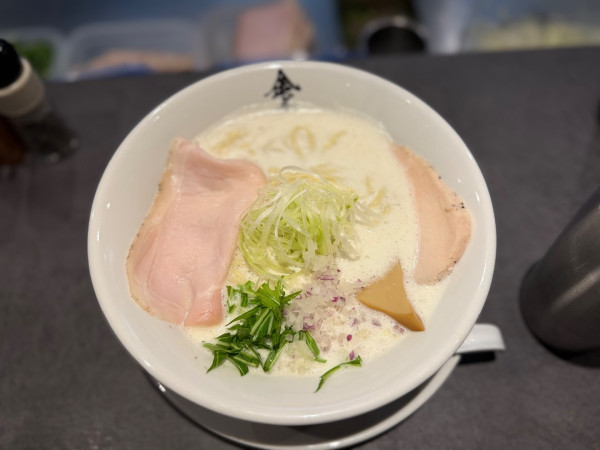 「鶏白湯ラーメン1000円」@金麦 難波店の写真