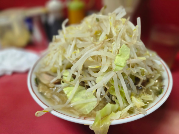 「豚入り大ラーメン(太麺野菜大盛) ￥1,330」@ラーメン 麺徳 東陽町店の写真