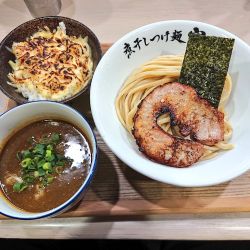 【限定】濃厚煮干しカレーつけ麺＋炙りチーズライス