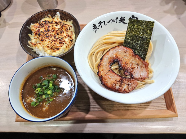 「【限定】濃厚煮干しカレーつけ麺＋炙りチーズライス」@煮干しつけ麺 宮元の写真