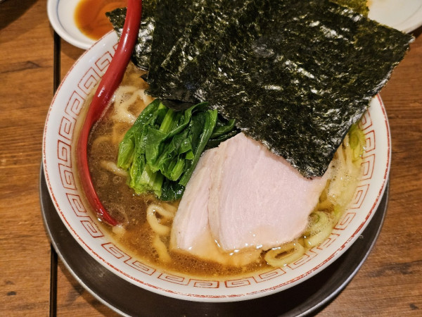 「家系そば」@立ち呑み居酒屋 金町製麺の写真