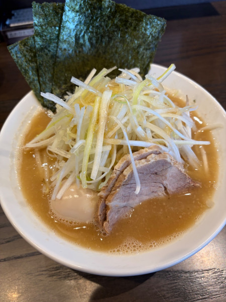 「ネギ醤油豚骨ラーメン」@味噌虎の写真