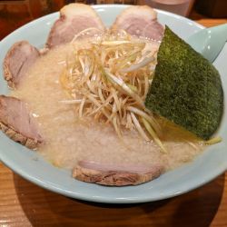 ネギチャーシュー麺1200円 中盛100円