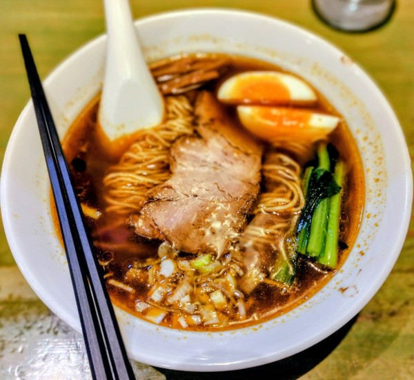 「スパイシーそば 800円 焼豚 150円」@インディアン 池上店の写真