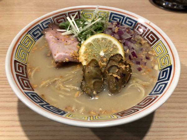 「特製牡蠣拉麺」@オリオン食堂の写真