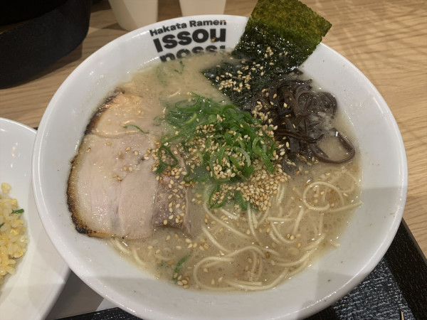 「博多豚骨ラーメン＋チャーハンセット」@Hakata Ramen Issou nossiの写真