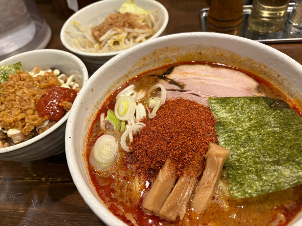 「辛辛魚ラーメン大盛(辛さ普通)+ジロベジ+豚ごはん」@麺処 井の庄の写真