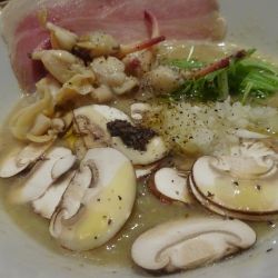 豚骨マッシュルーム醤油ラーメン　1,500円（※）